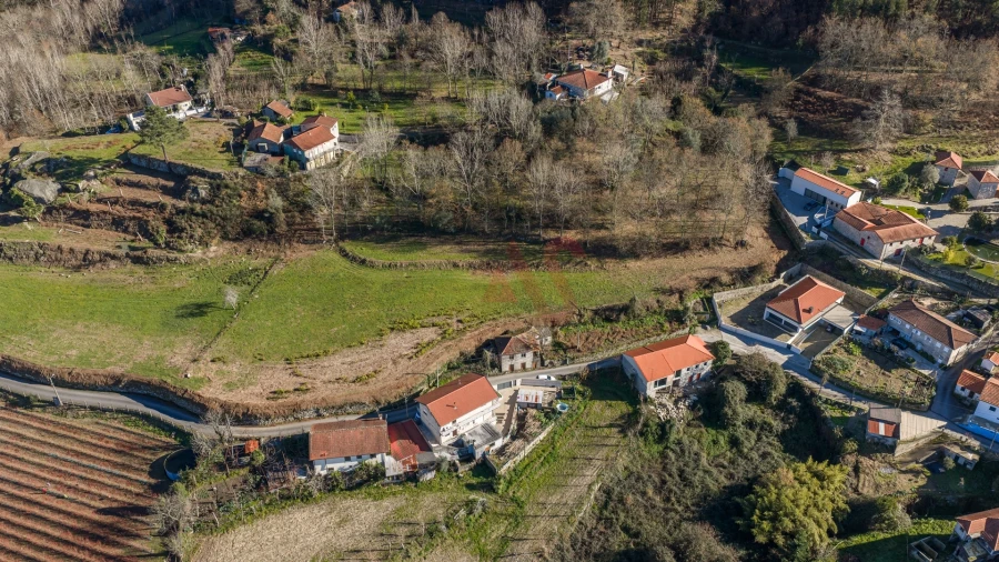 Moradia T4 para Venda em Armil Foto 10