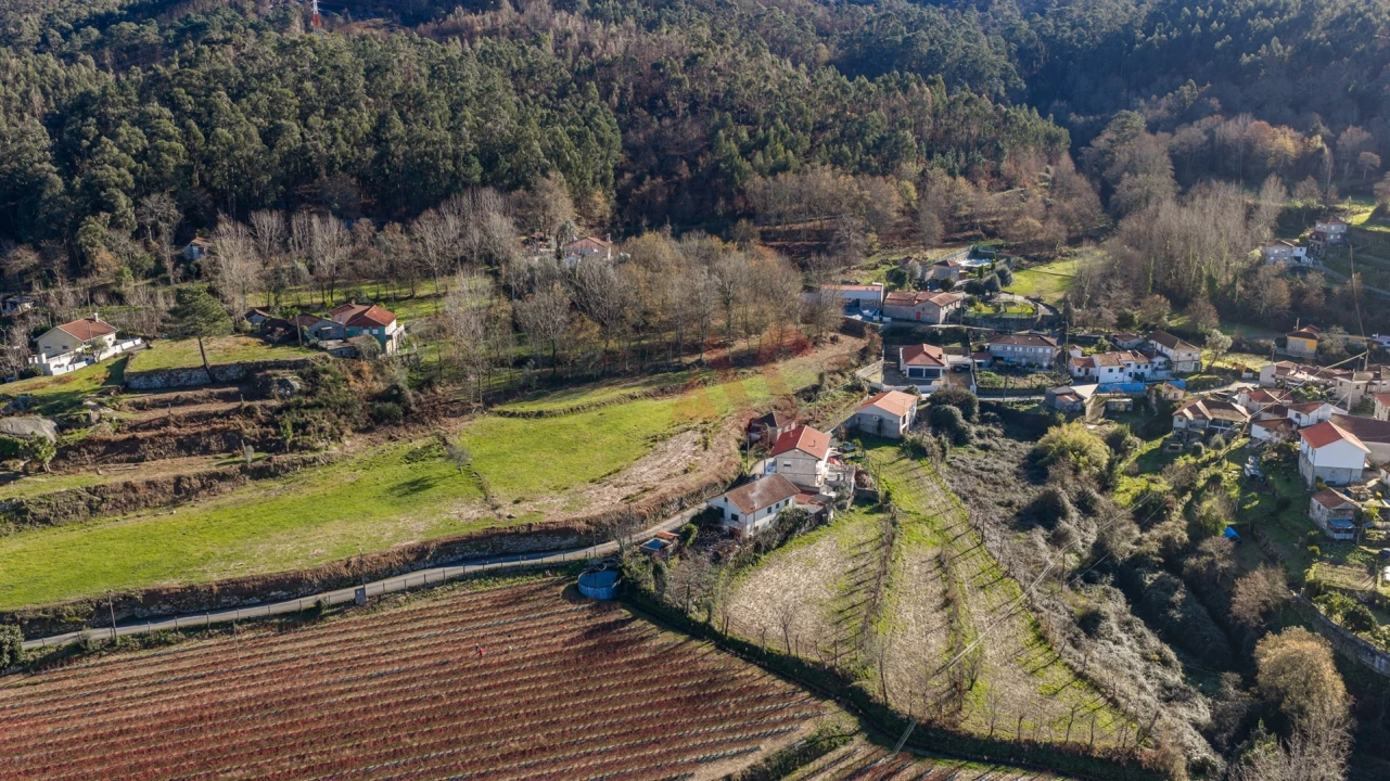 Moradia T4 para Venda em Armil Foto 12