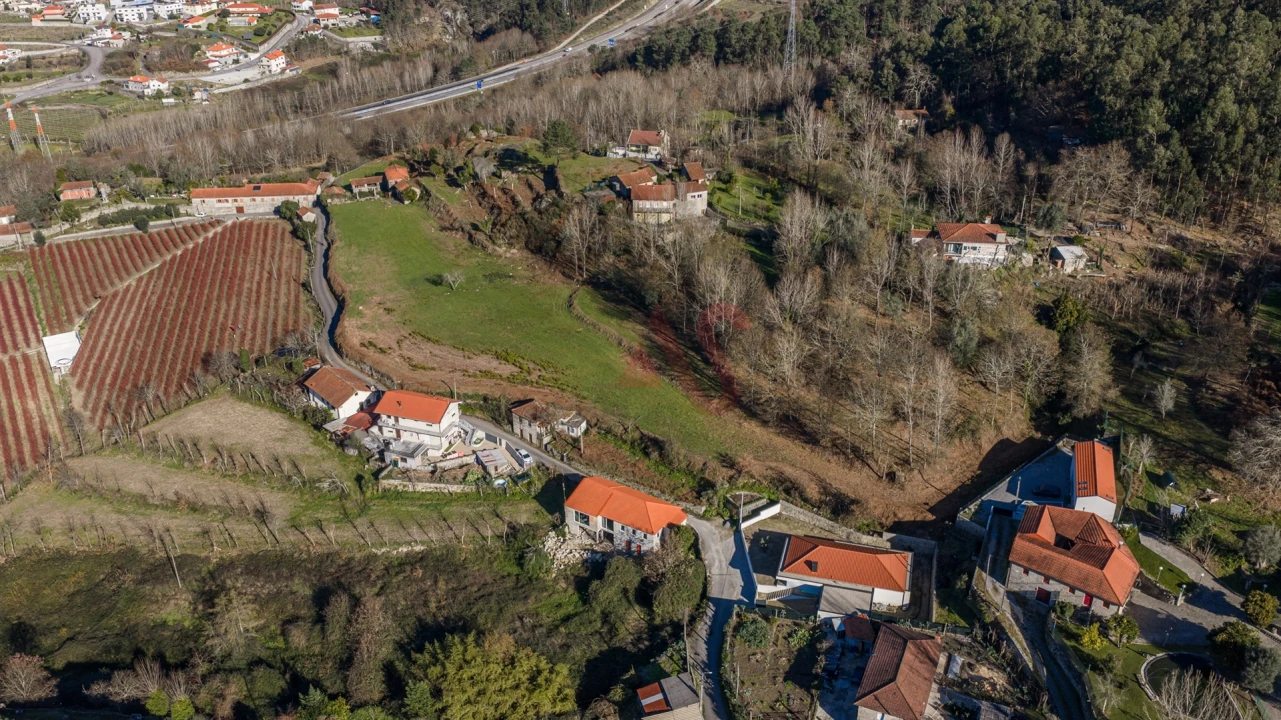 Moradia T4 para Venda em Armil Foto 9