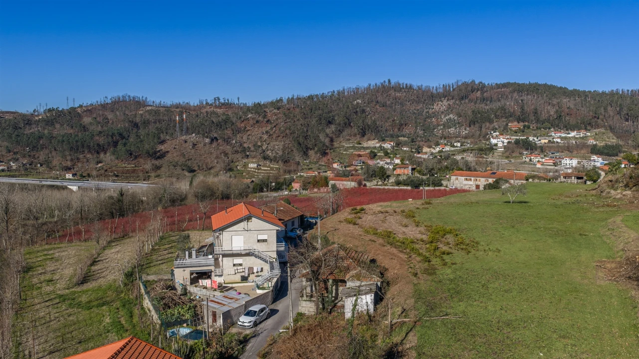 Moradia T4 para Venda em Armil Foto 6