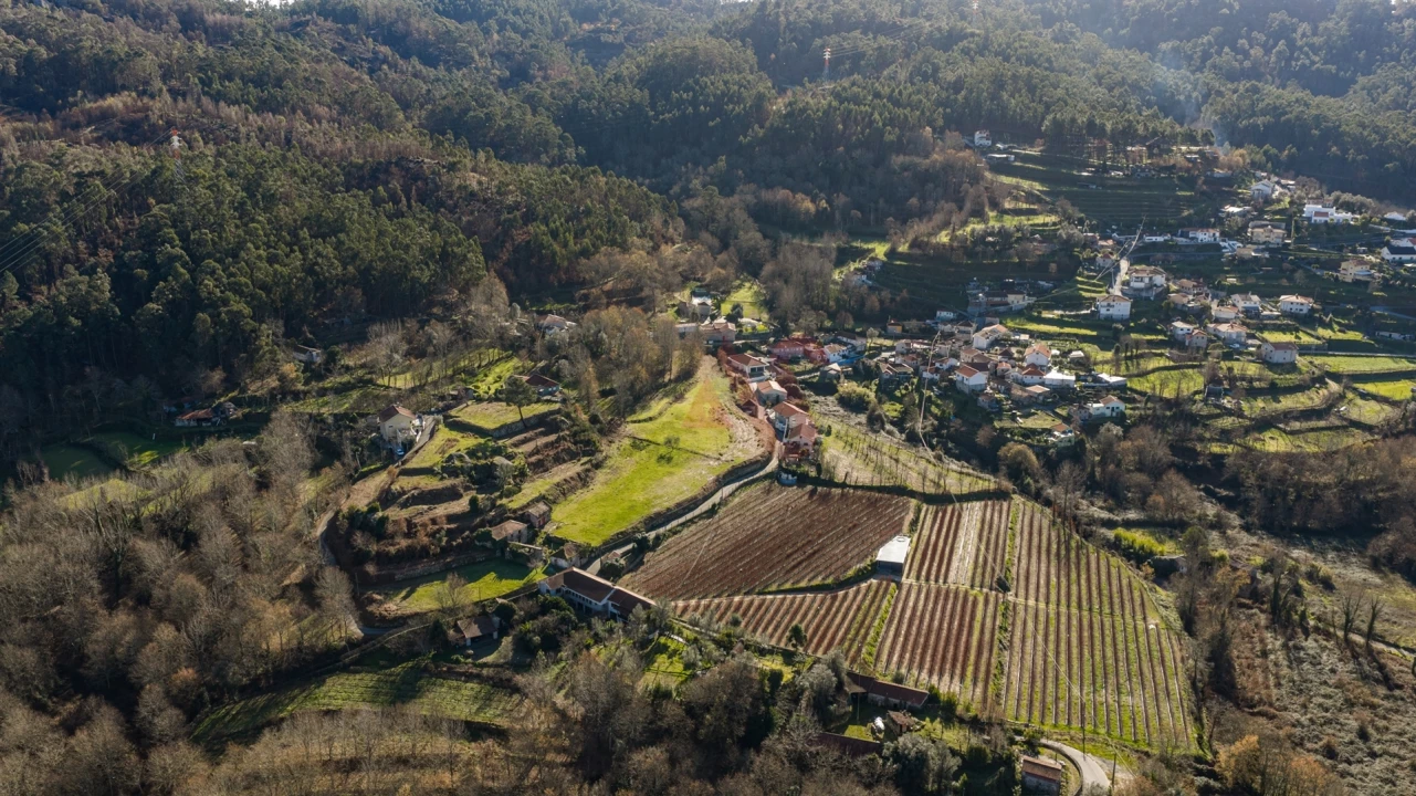 Moradia T4 para Venda em Armil Foto 14