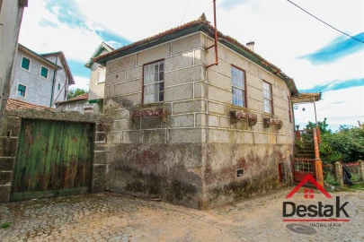 Moradia T6 para Venda em São Cipriano e Vil de Souto