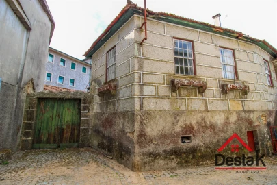 Moradia T6 para Venda em São Cipriano e Vil de Souto