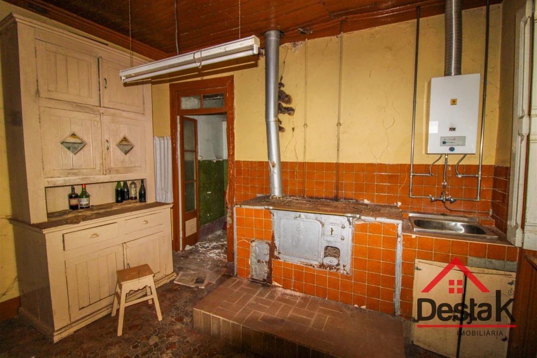 Moradia T6 para Venda em São Cipriano e Vil de Souto Foto 11