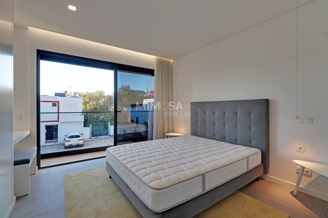 Moradia T3 para Arrendamento em Alvor Foto 11