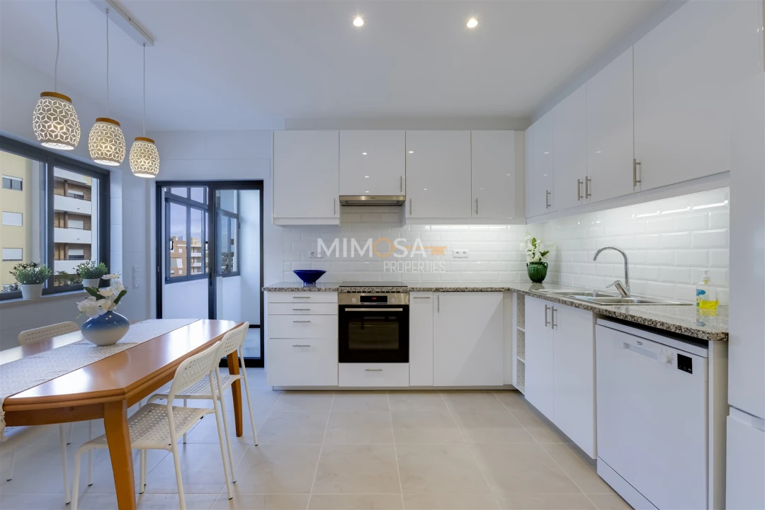 Apartamento T2 para Arrendamento em Lagos (São Sebastião e Santa Maria) Foto 9