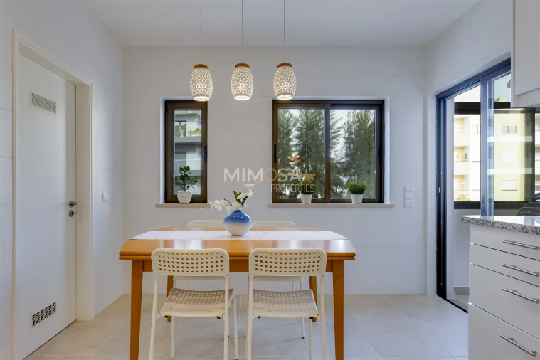 Apartamento T2 para Arrendamento em Lagos (São Sebastião e Santa Maria) Foto 12