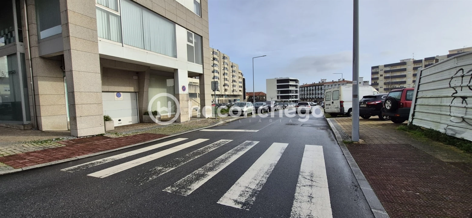 Garagem para Arrendamento em Arcozelo Foto 2