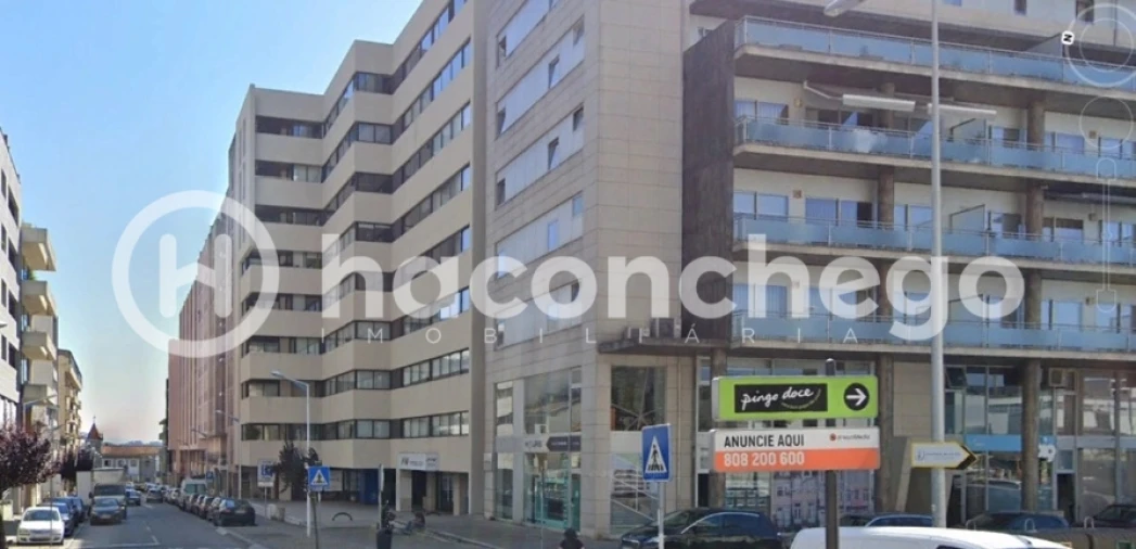 Garagem para Arrendamento em Arcozelo Foto 1