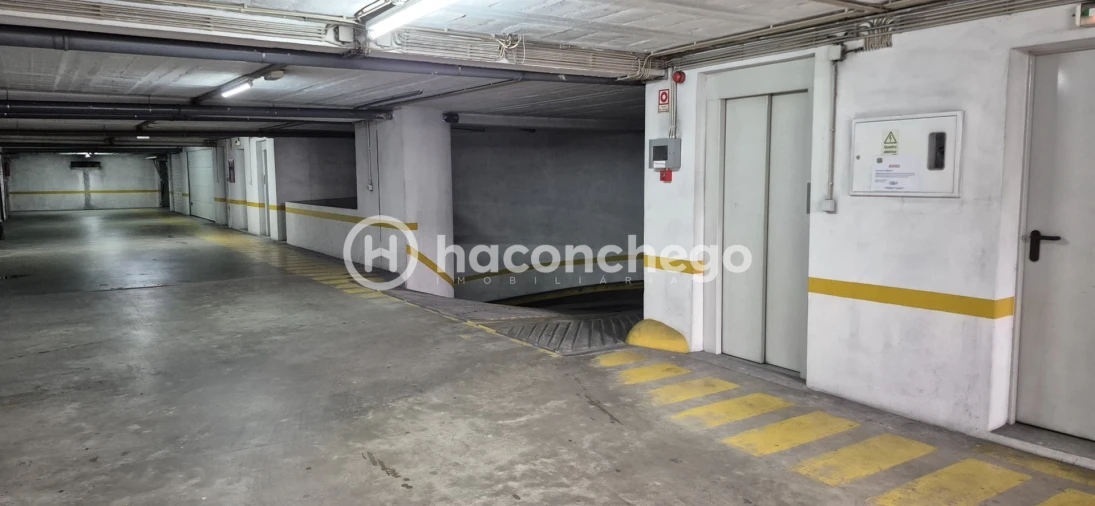 Garagem para Arrendamento em Arcozelo Foto 8