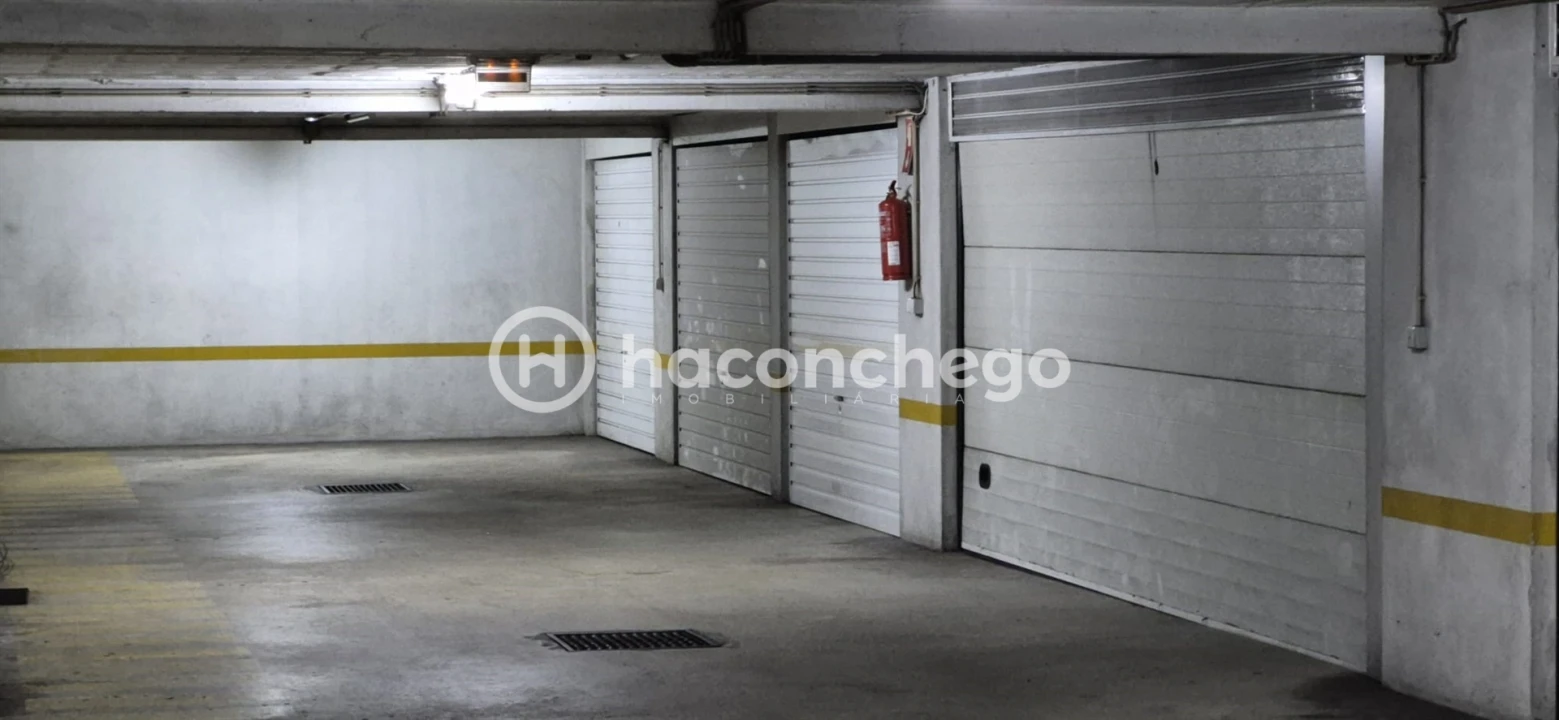 Garagem para Arrendamento em Arcozelo Foto 12