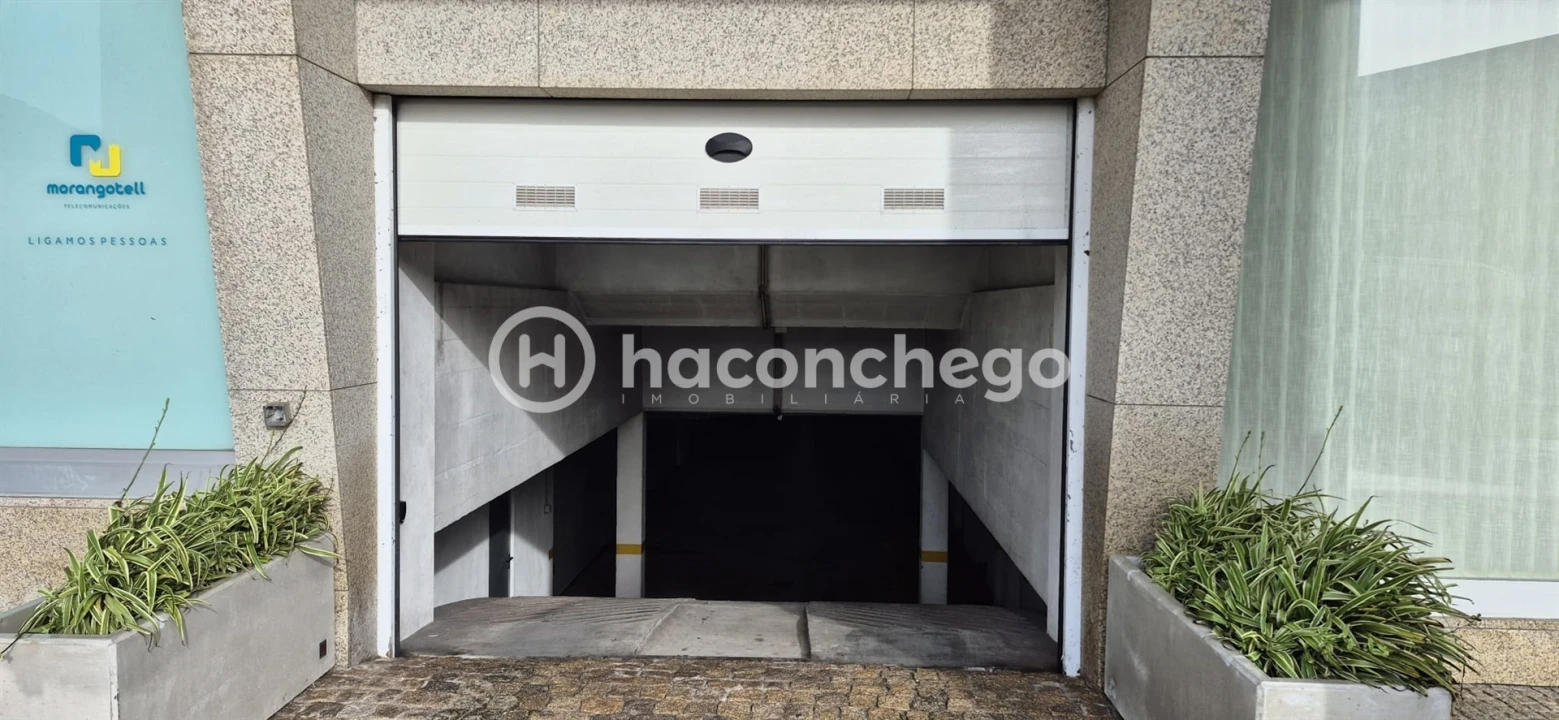 Garagem para Arrendamento em Arcozelo Foto 3