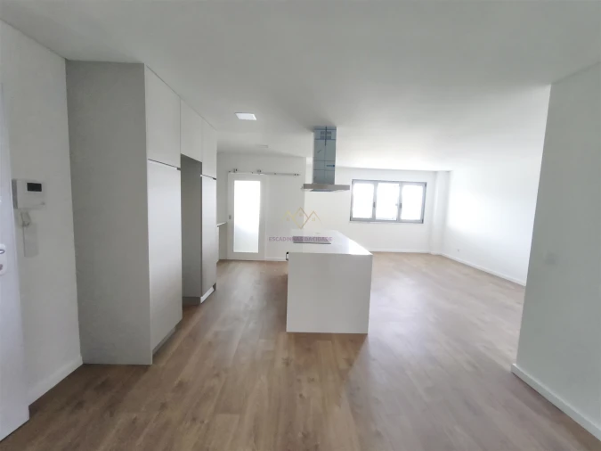 Apartamento T2 para Venda em Camarate, Unhos e Apelação Foto 7