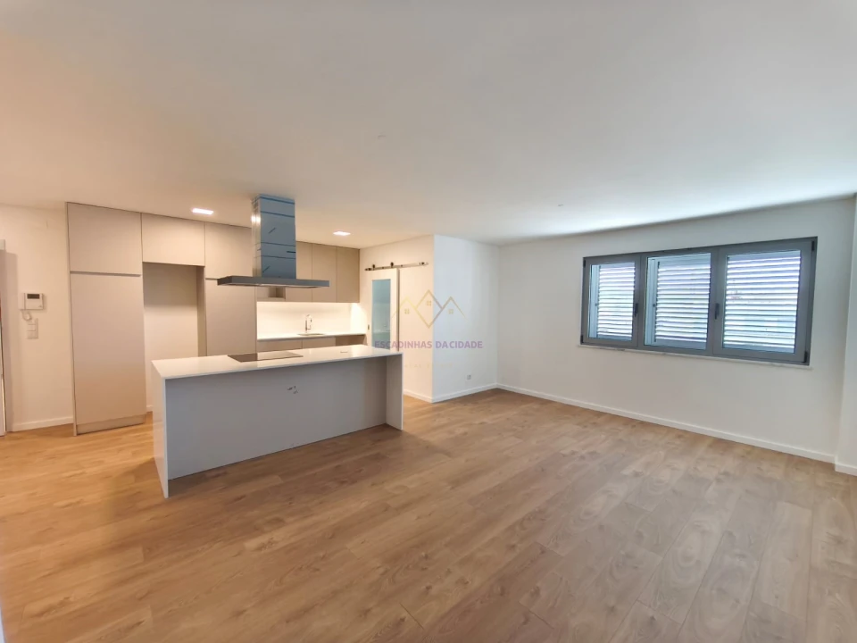 Apartamento T2 para Venda em Camarate, Unhos e Apelação Foto 5