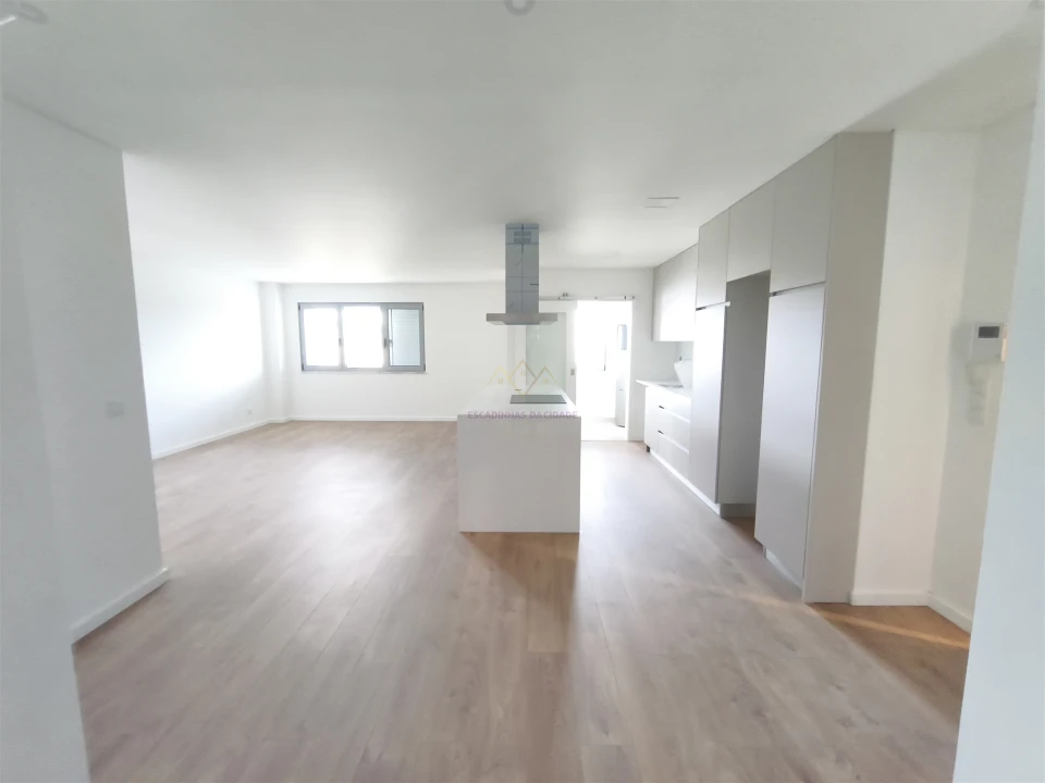 Apartamento T2 para Venda em Camarate, Unhos e Apelação Foto 9