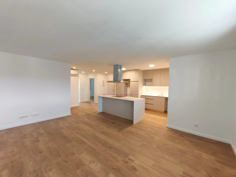 Apartamento T2 para Venda em Camarate, Unhos e Apelação Foto 10