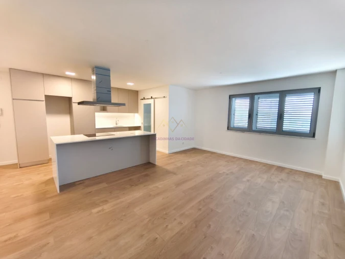 Apartamento T2 para Venda em Camarate, Unhos e Apelação Foto 11