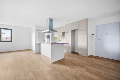 Apartamento T2 para Venda em Camarate, Unhos e Apelação