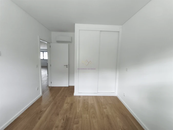 Apartamento T2 para Venda em Camarate, Unhos e Apelação Foto 23