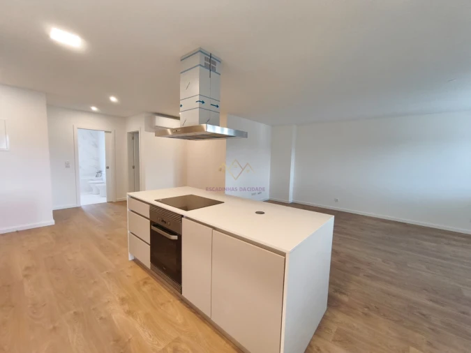 Apartamento T2 para Venda em Camarate, Unhos e Apelação Foto 8