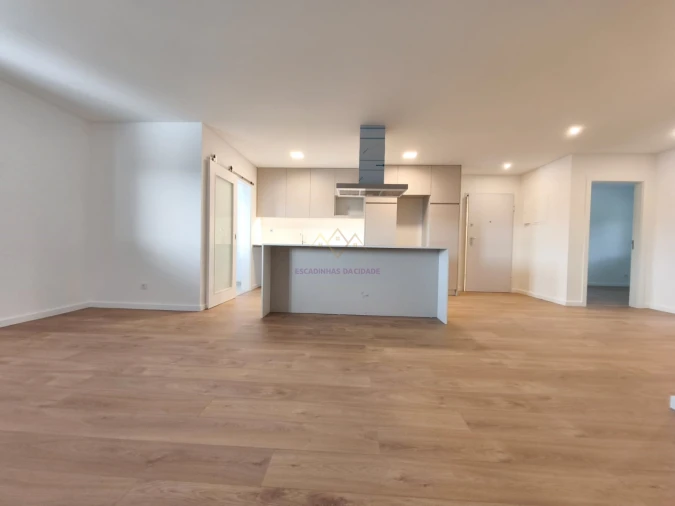 Apartamento T2 para Venda em Camarate, Unhos e Apelação Foto 9