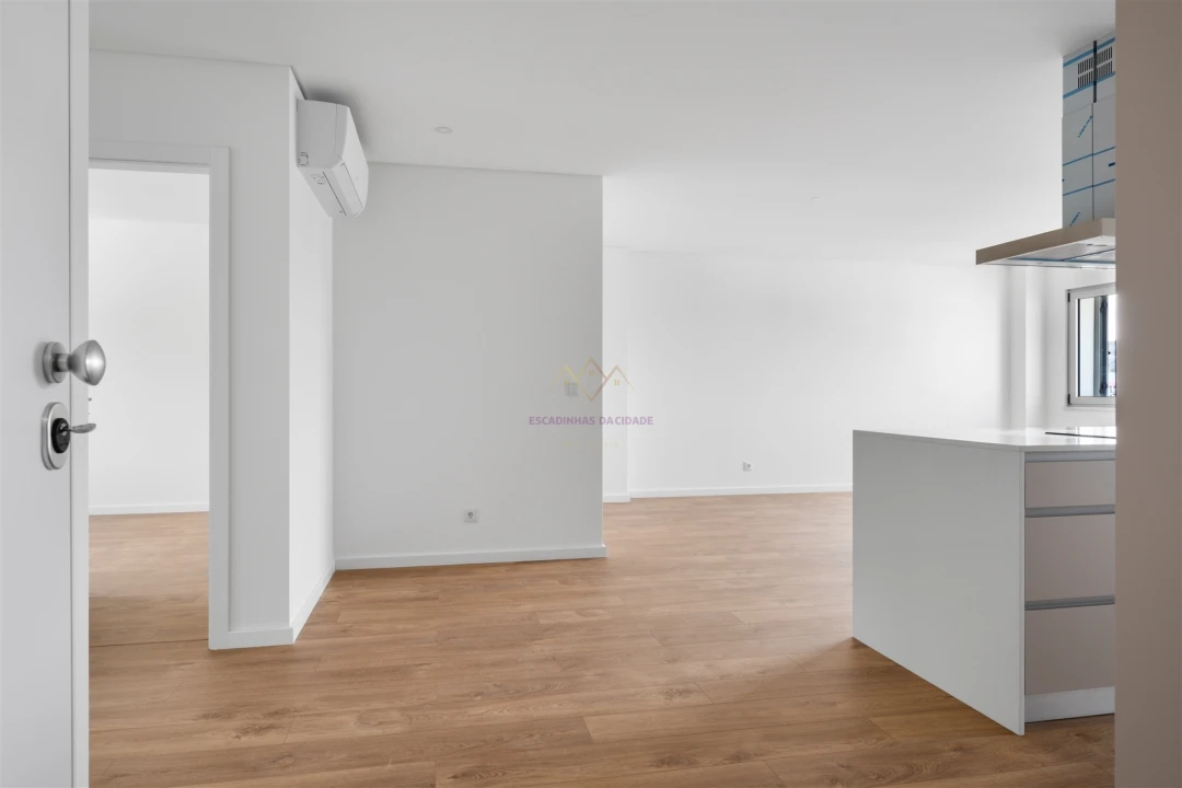 Apartamento T2 para Venda em Camarate, Unhos e Apelação Foto 11