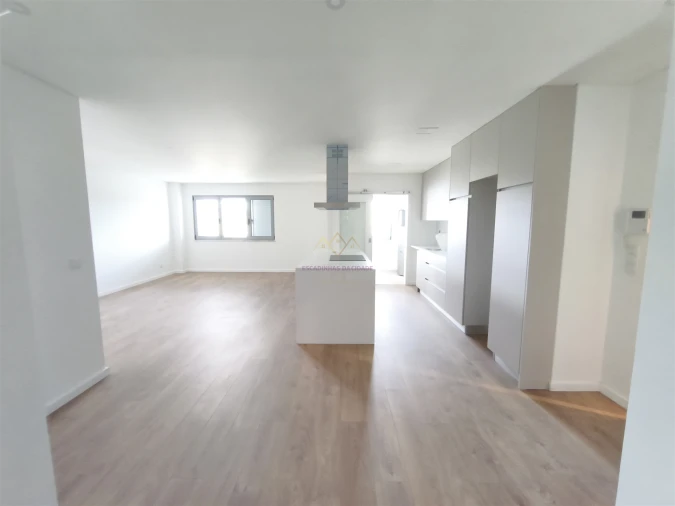 Apartamento T2 para Venda em Camarate, Unhos e Apelação Foto 13