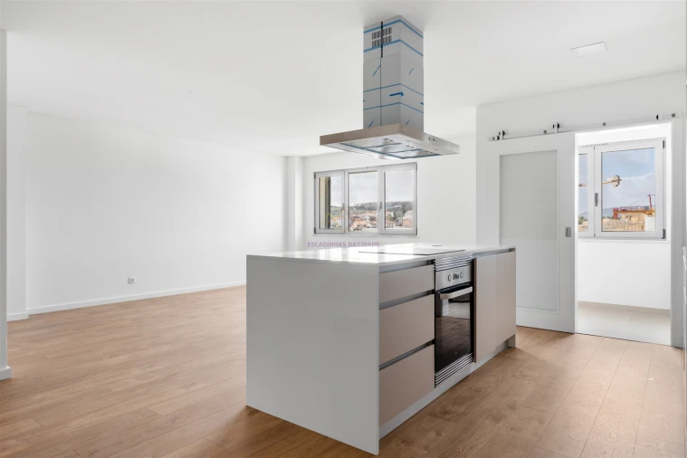 Apartamento T2 para Venda em Camarate, Unhos e Apelação Foto 10