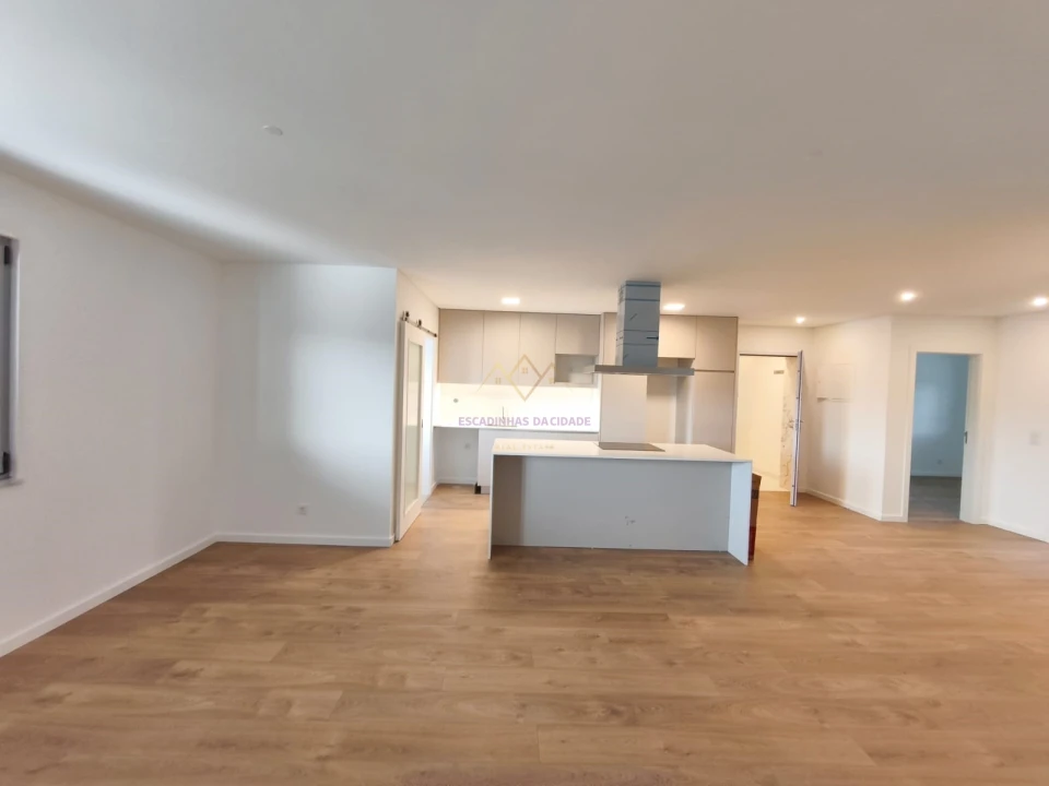 Apartamento T2 para Venda em Camarate, Unhos e Apelação Foto 9