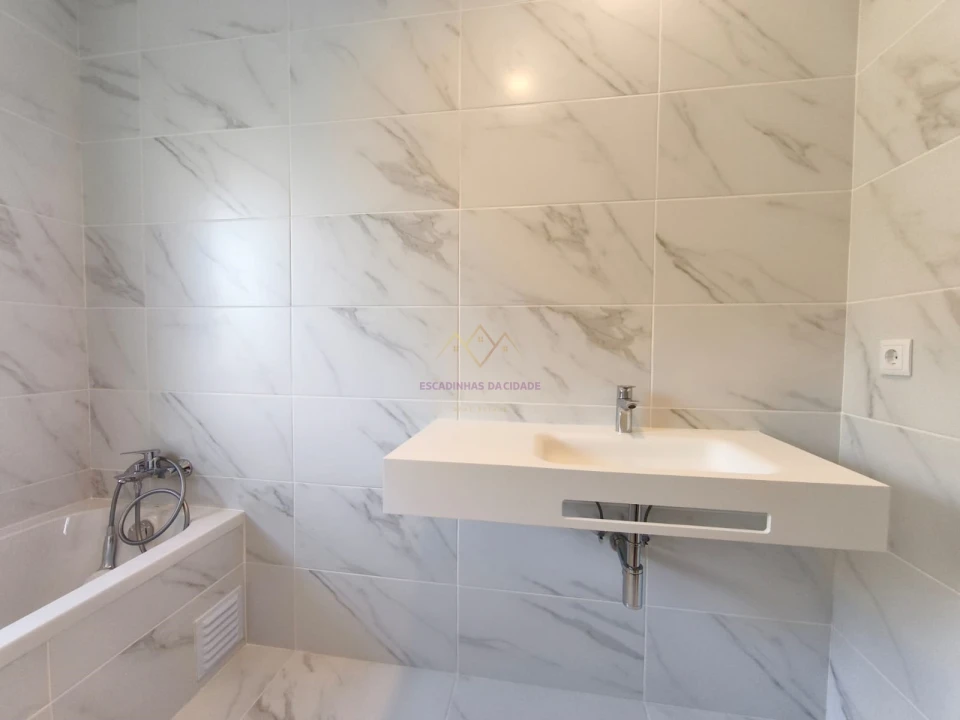 Apartamento T2 para Venda em Camarate, Unhos e Apelação Foto 16