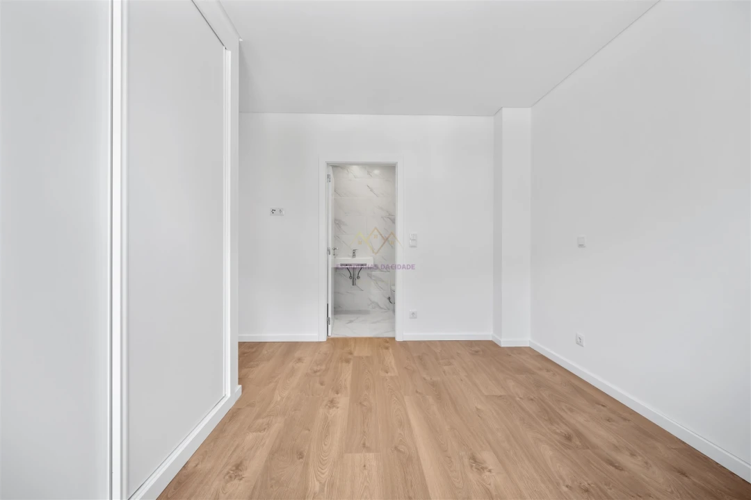 Apartamento T2 para Venda em Camarate, Unhos e Apelação Foto 18