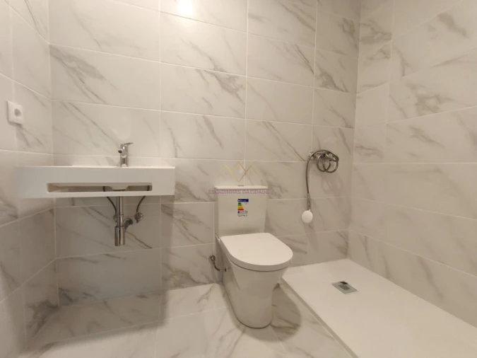 Apartamento T2 para Venda em Camarate, Unhos e Apelação Foto 27