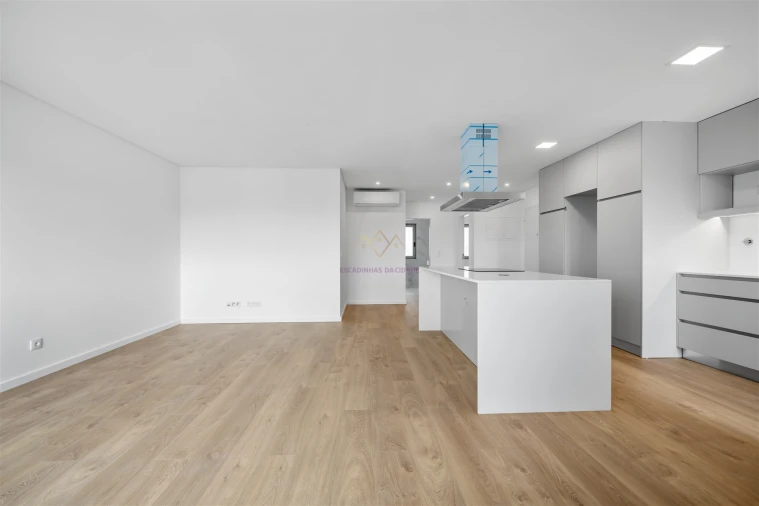 Apartamento T2 para Venda em Camarate, Unhos e Apelação Foto 1