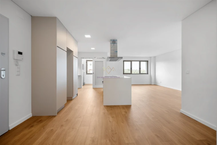 Apartamento T2 para Venda em Camarate, Unhos e Apelação Foto 5