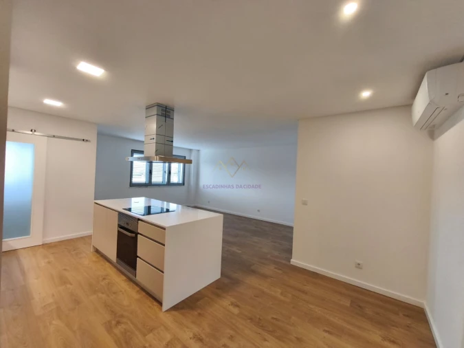Apartamento T2 para Venda em Camarate, Unhos e Apelação Foto 5