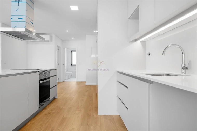 Apartamento T2 para Venda em Camarate, Unhos e Apelação Foto 11