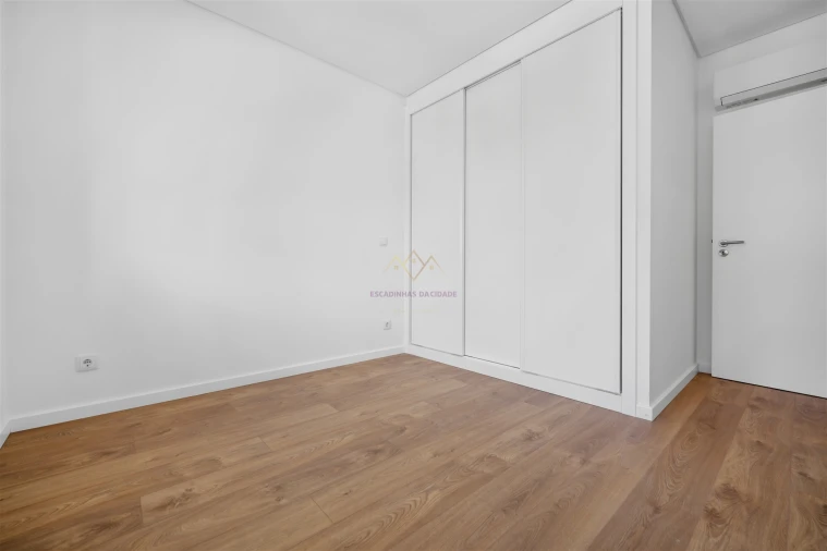 Apartamento T2 para Venda em Camarate, Unhos e Apelação Foto 21