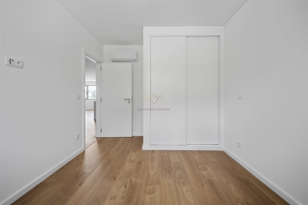 Apartamento T2 para Venda em Camarate, Unhos e Apelação Foto 26