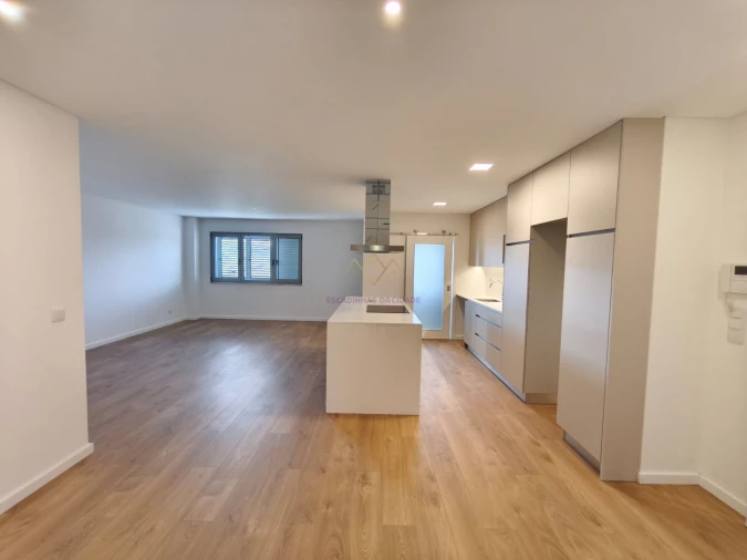 Apartamento T2 para Venda em Camarate, Unhos e Apelação Foto 11