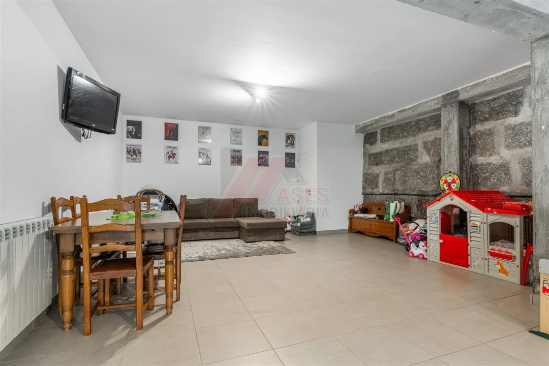 Moradia T3 para Venda em Golães Foto 21