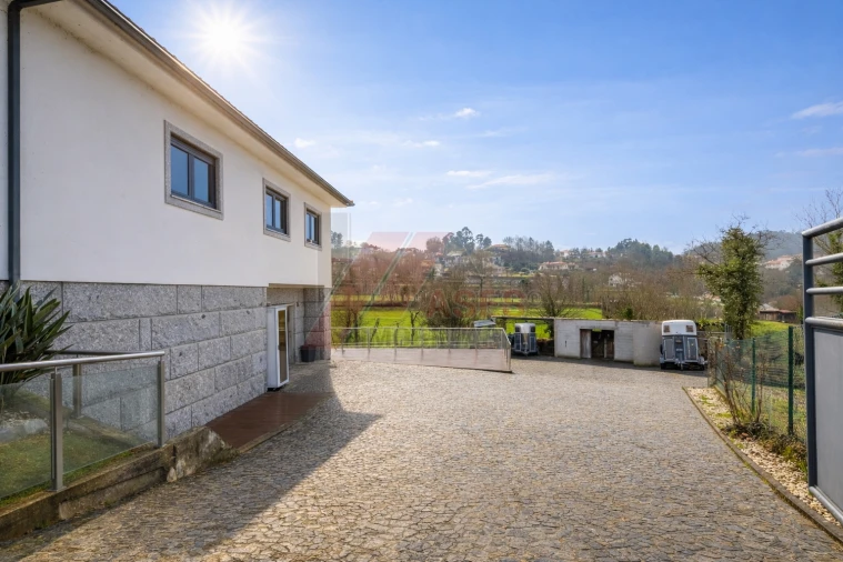 Moradia T3 para Venda em Golães Foto 23