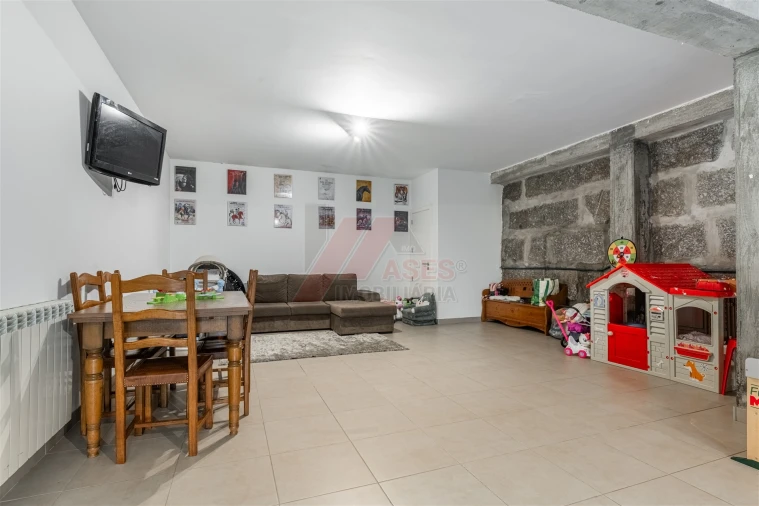 Moradia T3 para Venda em Golães Foto 21