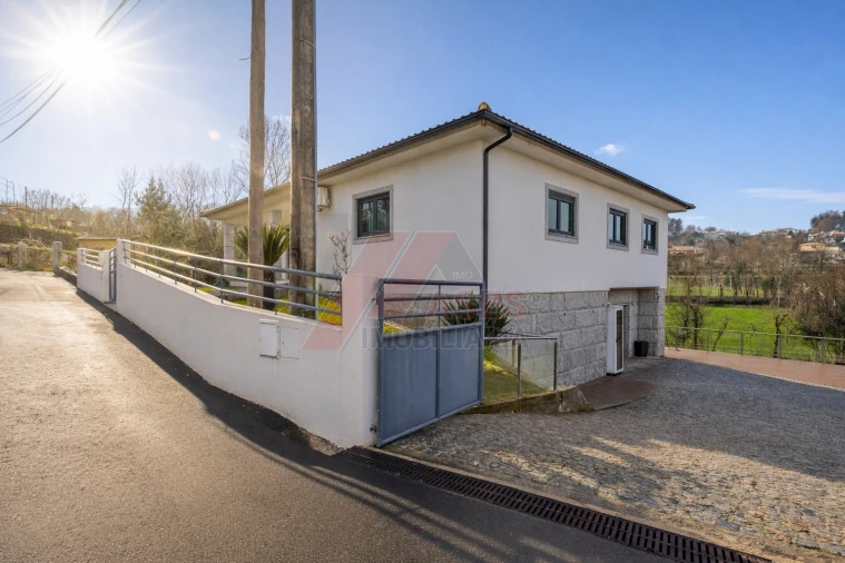 Moradia T3 para Venda em Golães Foto 2