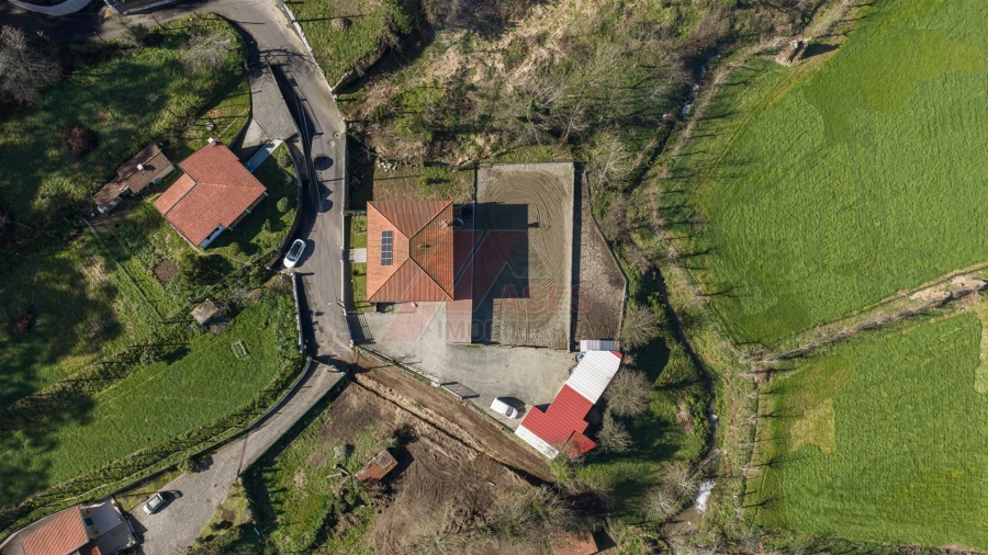 Moradia T3 para Venda em Golães Foto 32