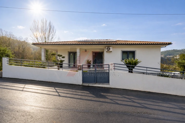 Moradia T3 para Venda em Golães Foto 1