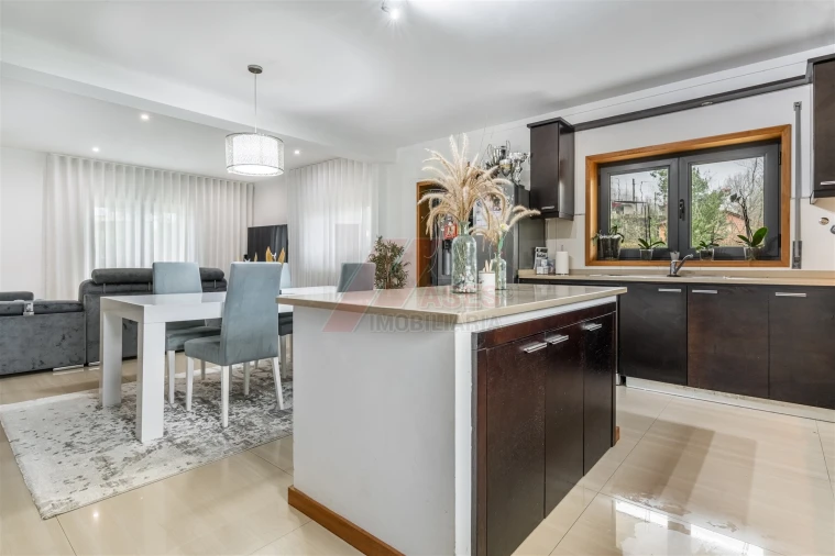 Moradia T3 para Venda em Golães Foto 9