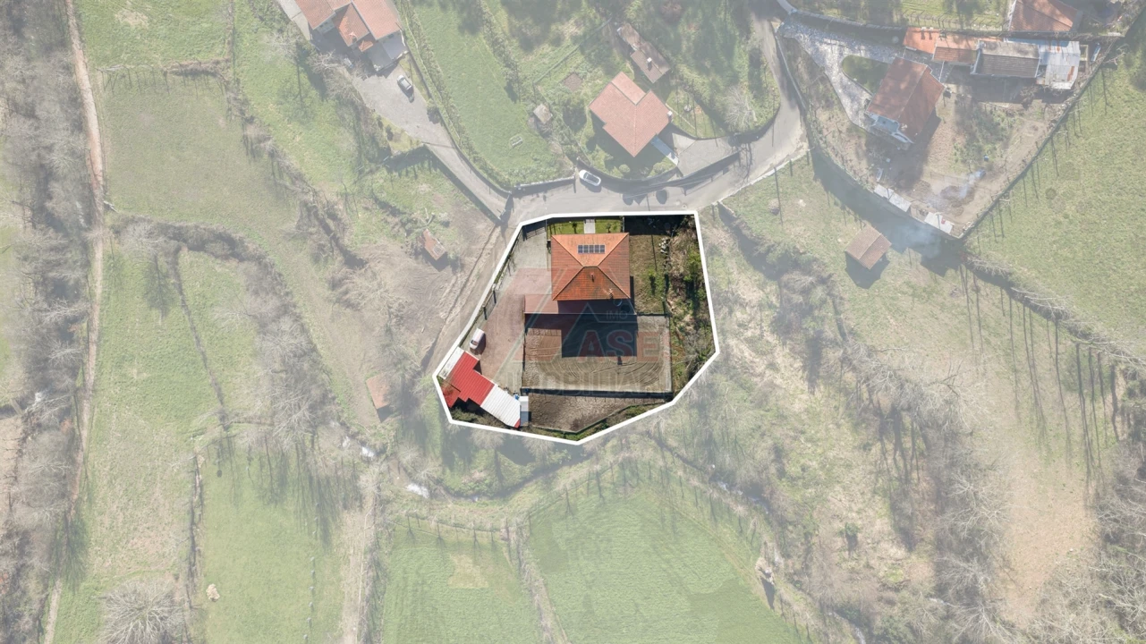 Moradia T3 para Venda em Golães Foto 28