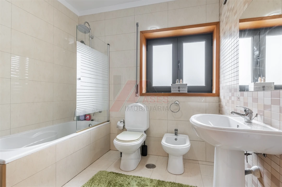 Moradia T3 para Venda em Golães Foto 19