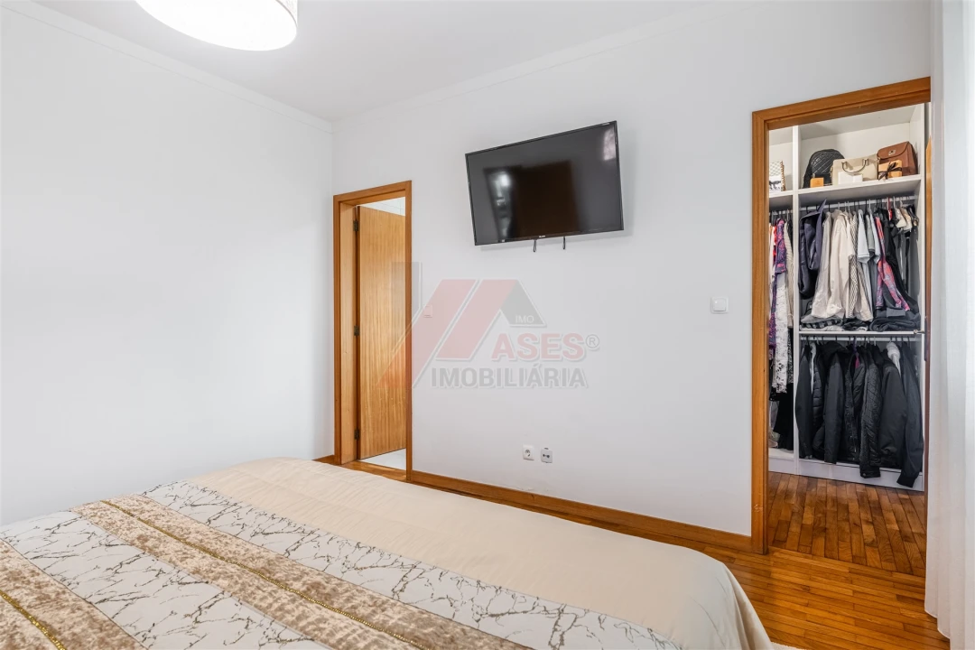 Moradia T3 para Venda em Golães Foto 12