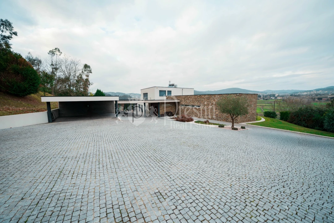 Moradia T4 para Venda em Aldão Foto 3